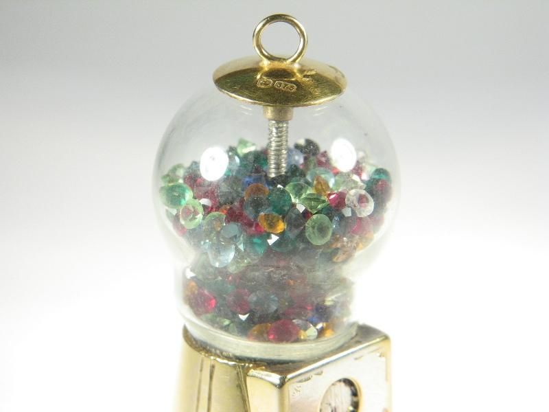 VINTAGE 9K GOLD BUBBLE GUM JELLY BEAN MACHINE CHARM  