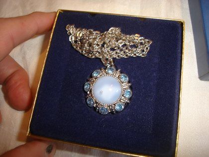 vintage AVON MOON MAGIC Pendant Necklace ORIG BOX 1974  