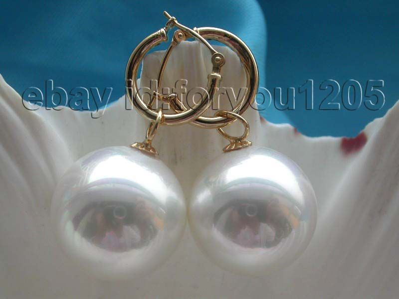 Natural 20mm Round white Shell Pearl Earrings 14k  