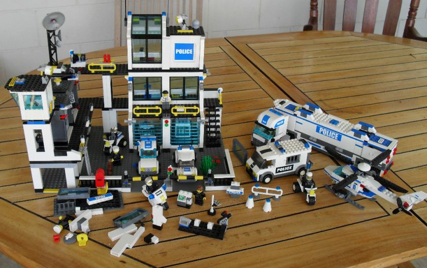 LEGO Police Station w/ Police, Truck, Helicopter 7744  