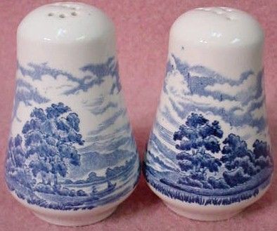 ROYAL Warwick LOCHS of SCOTLAND Salt & Pepper Shaker  