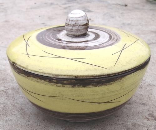 SANTA ANITA VRENI Yellow/Brown Spiral LIDDED BOWL 5 5/8  