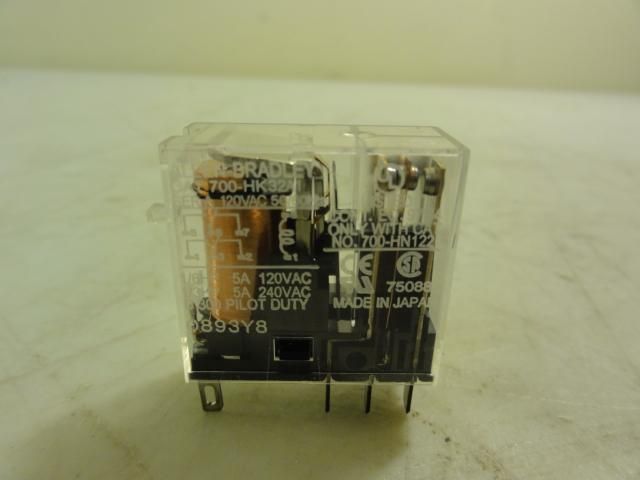 13554 NEW Allen Bradley 700 HK32A1 Relay 5 Amp 120 Vac  