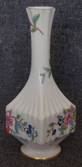 Estate Treasure. Lovely Vintage Aynsley (England) Pembroke Bird and 