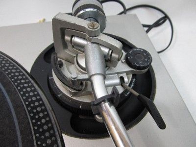 Technics Quartz SL 1200 MK2 Direct Drive Turntable  