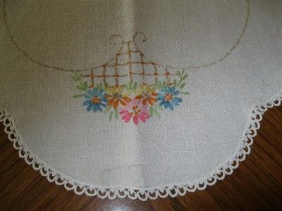 VINTAGE LINEN EMBROIDERED TABLE RUNNER DOILIE 16X33  