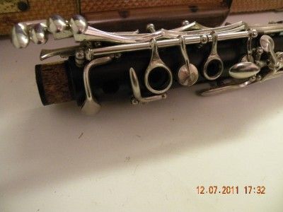 BOOSEY & HAWKES EDGWARE Bb CLARINET MADE IN THE ENGLAND WITH CASE 