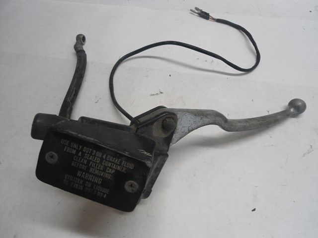 1986 Suzuki GSXR1100 Front Brake Master Cylinder   Image 01