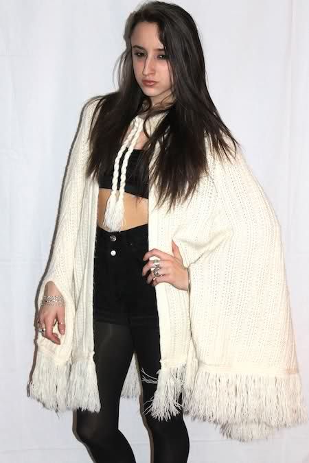 VTG 70s IVORY SWEATER KNIT CROCHET FRINGE BOHO DRAPED PONCHO CAPE COAT 