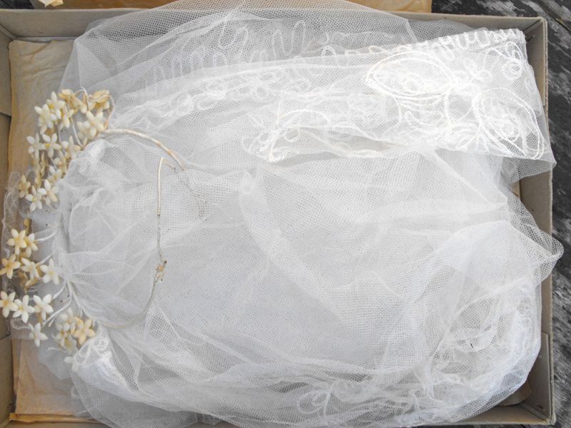   Vintage Antique 1940s Bridal Ivory Net Veil & Wax Flower Headdress