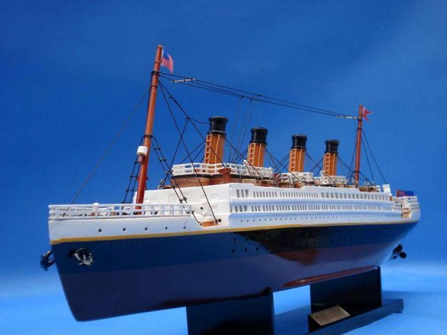 Titanic 20 Cruise Ship Model Authentic Model NEW  