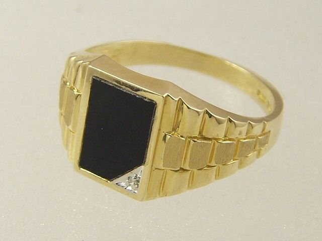10 KT SOLID YELLOW GOLD MENS BLACK ONYX DIAMOND RIGHT HAND / PINKY 