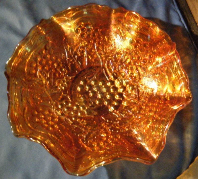 LOVELY VINTAGE ORANGE CARNIVAL GLASS BOWL,GRAPE PATTERN  