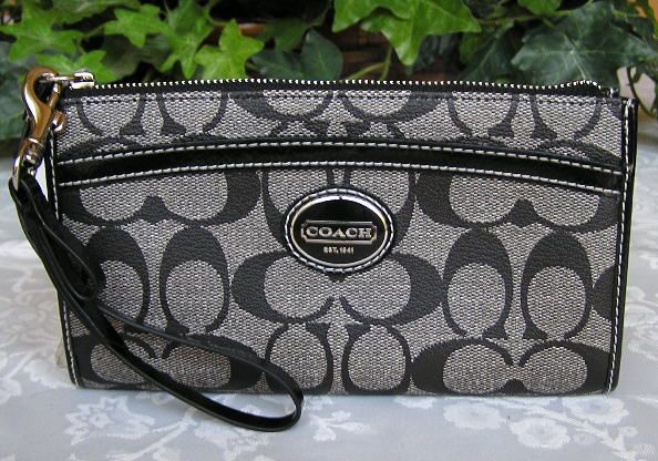 COACH HERITAGE ZIPPY WALLET WRISTLET BLACK WHITE 47342 NWT  