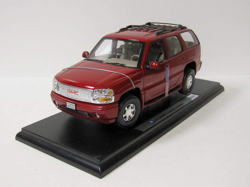 2001 GMC Yukon Denali Diecast Model Car   SUV   118 Scale   Welly 